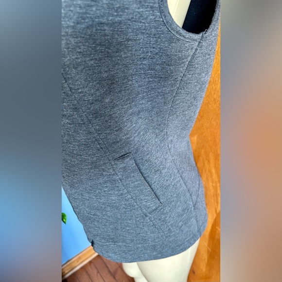 Betsey Johnson performance dark gray vest size M - Picture 3 of 9